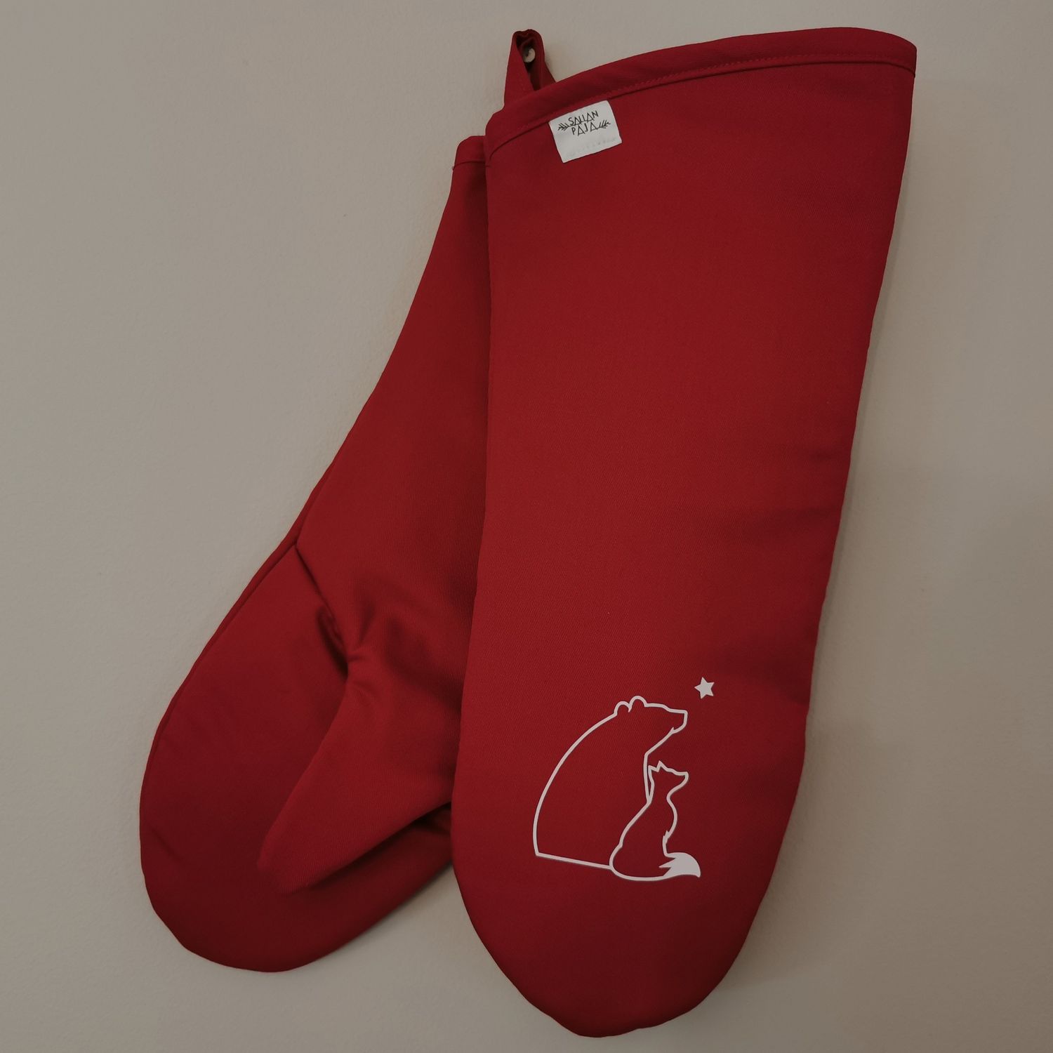 Pitkävartiset, hyvin lämpöä eristävät ja käteenistuvat kintaat kokkailuun, leipomiseen ja grillaamiseen.