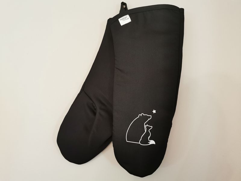 Pitkävartiset, hyvin lämpöä eristävät ja käteenistuvat kintaat kokkailuun, leipomiseen ja grillaamiseen.