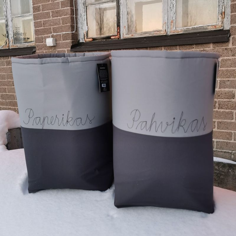 Säilytys- ja kuljetuskoreja esim. kierrätettäville papereille ja pahveille. Tuotteessa on myös kahvat.