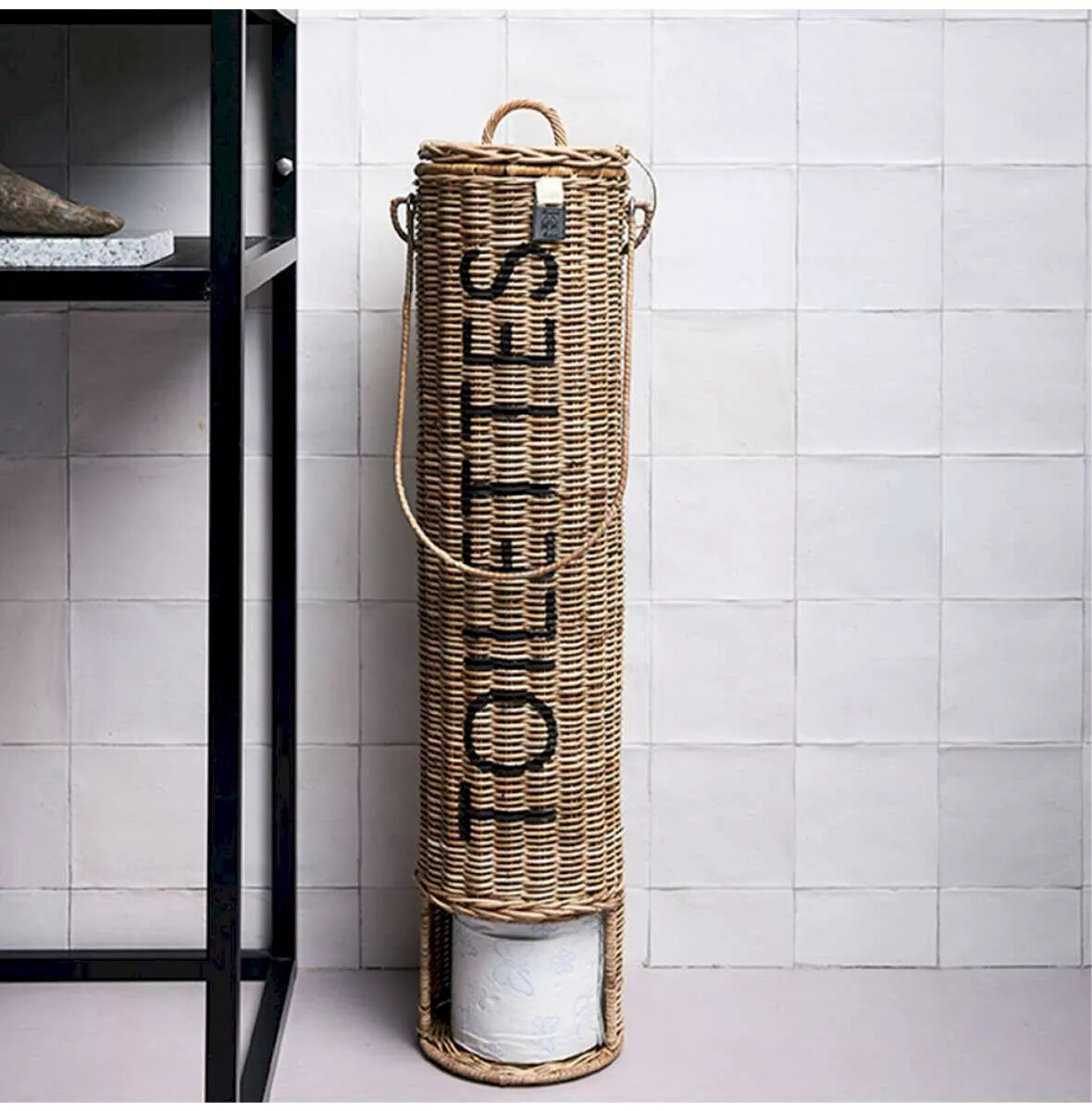 Rustic Rattan Toilettes