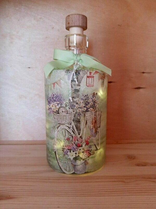 Flasche im sommerlichen Style mit Lichterkette