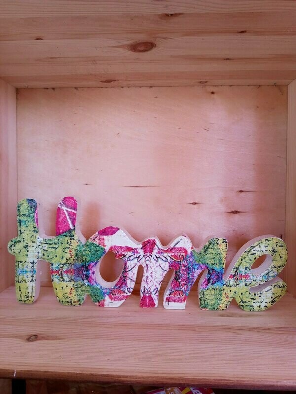 Schriftzug aus Holz
"Home"