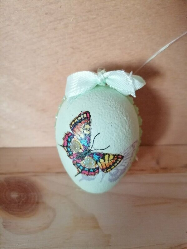 Osterei groß in pastellgrün/pastellgrünSchleife
Schmetterling bunt