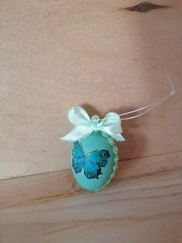 Osterei klein in türkis/pastellgrüne Schleife
Schmetterling
