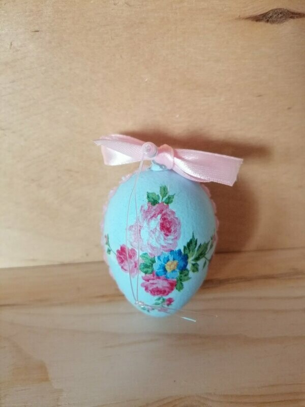 Osterei klein in himmelblau/rosa Schleife
Rosen