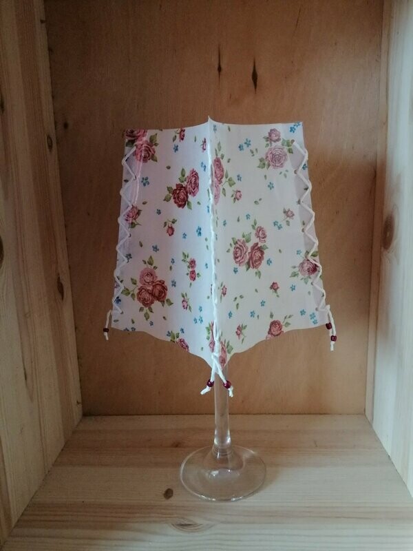 Windlicht 4-seitig für Rotweinglas/Bordauxglas
Rosen klein