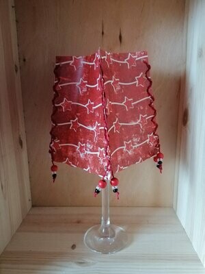 Windlicht-Papier 4-seitig für Rotweinglas/Bordauxglas
Rot mit roten Sternen