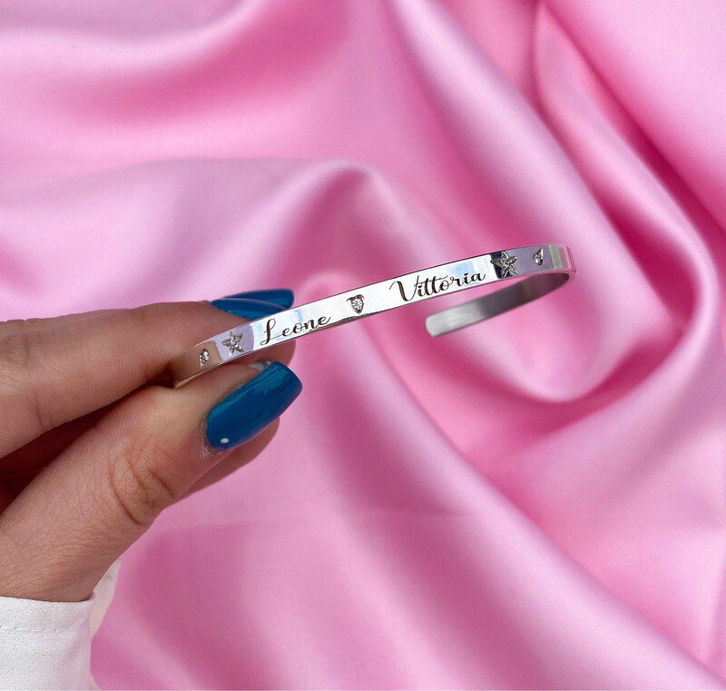 Bracciale rigido con incassature