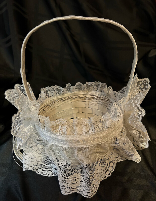 Petite flower girl Basker