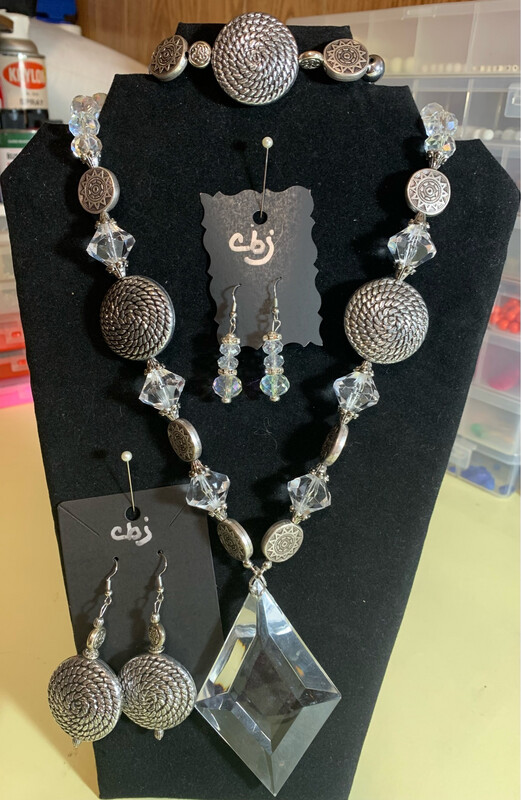 Hypnotic Sparkle Necklace