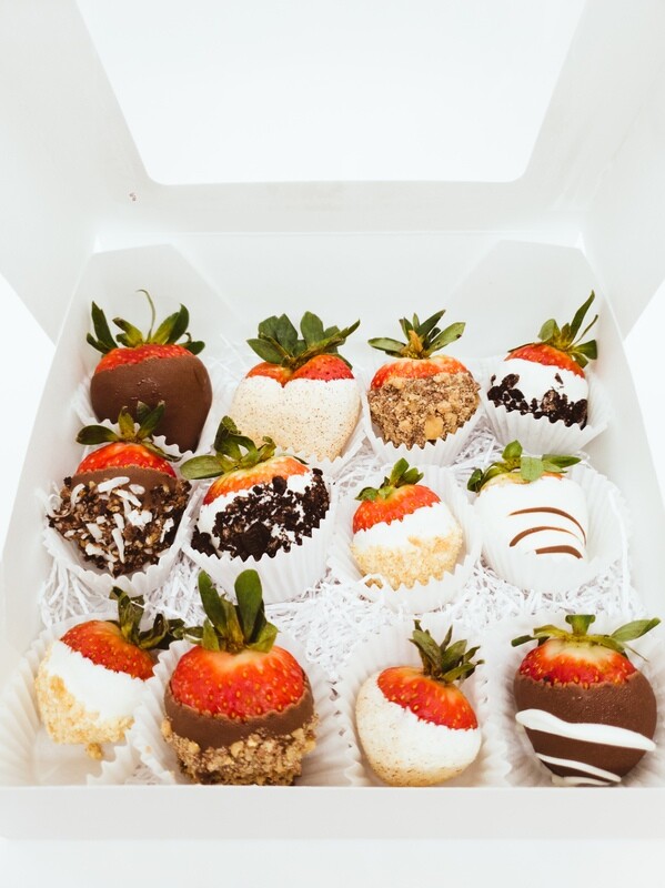 Box of of 12 Variety Flavored Strawberries