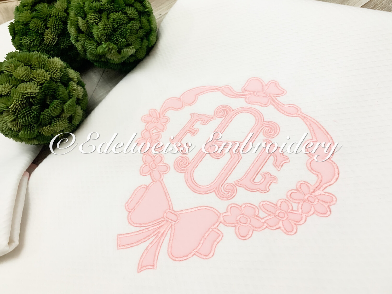 White Sham With Flowers And Bows Border Appliqué