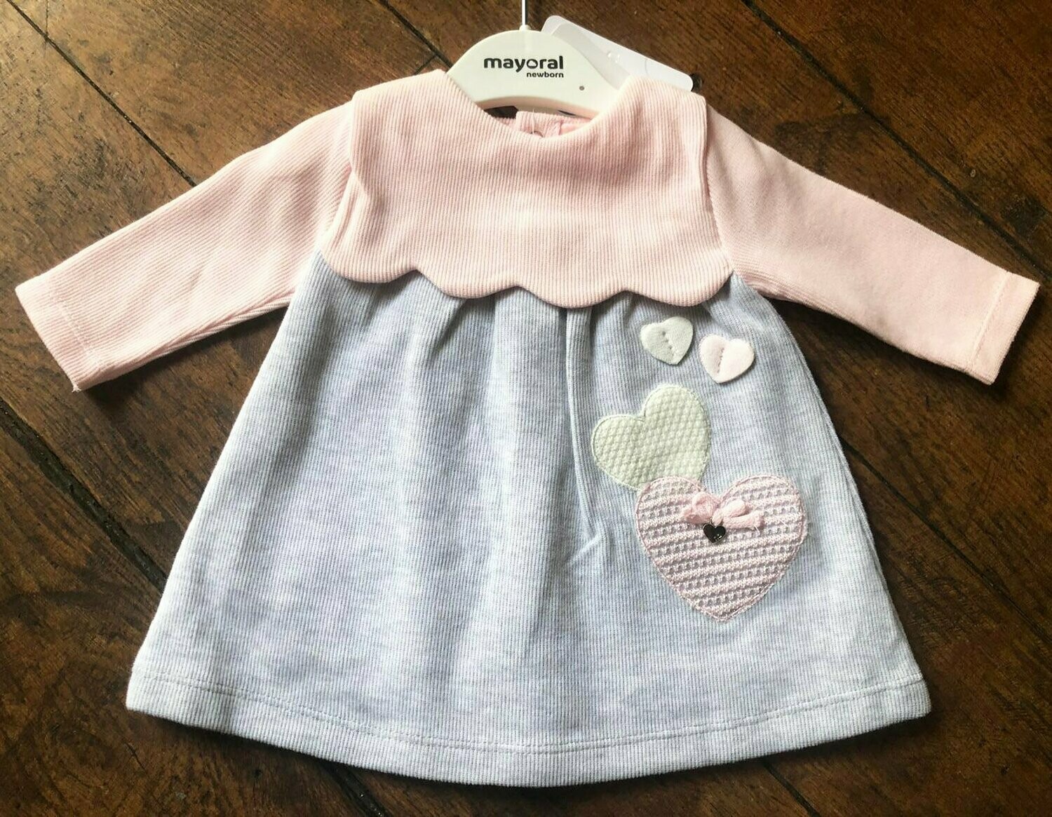 Robe gris et rose avec coeur