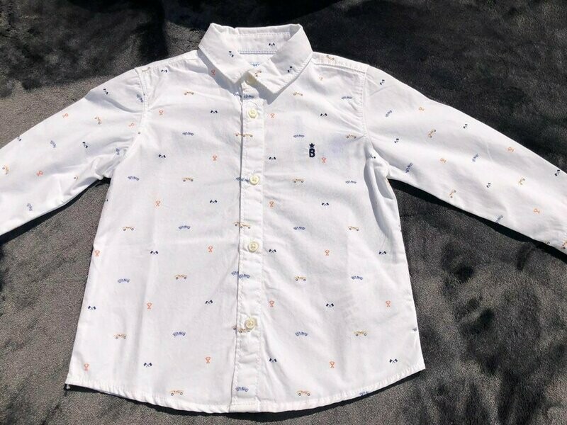 Chemise blanche voitures/drapeaux