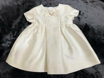 Robe cérémonie avec noeud blanc cassé et reflets or