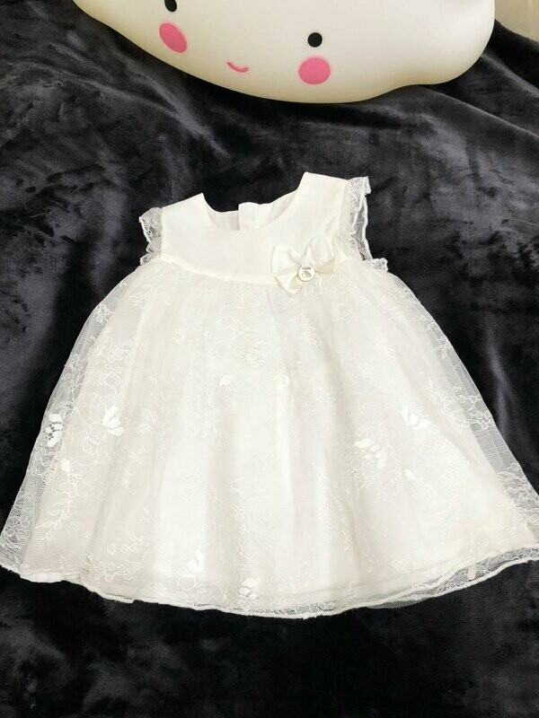 Robe dentelle blanc cassé avec petit noeud