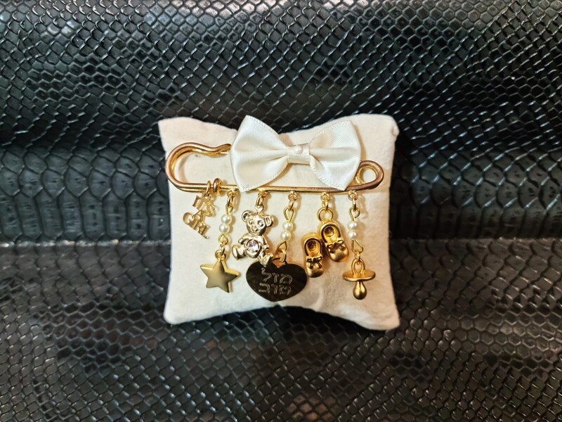 Broche "MIA"