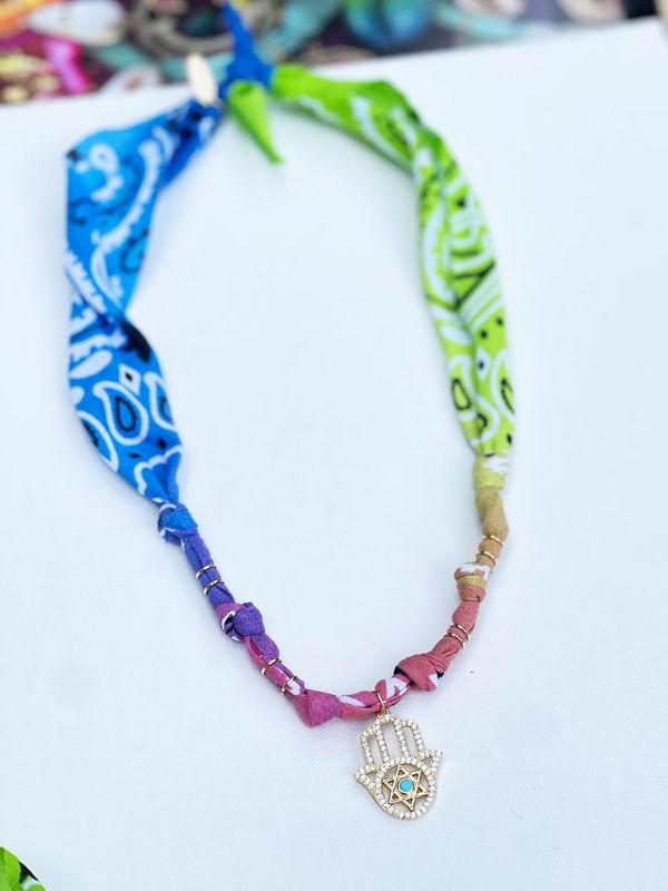 Collier "MAIN"