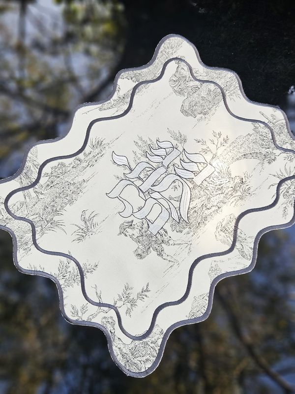 Couvre pain festonné "TOILE D JOUY GRISE"