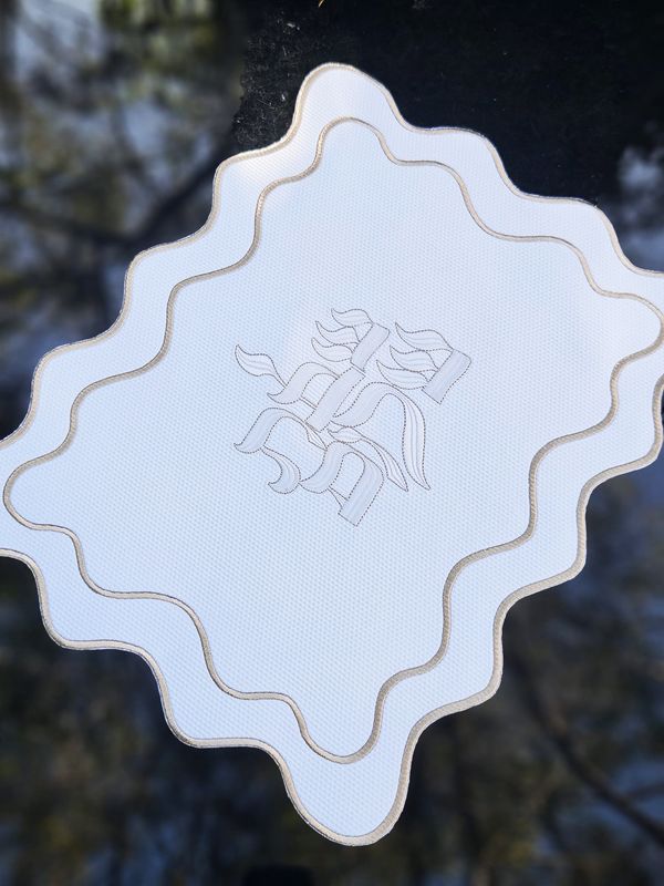 Couvre pain festonné "AHAVA"