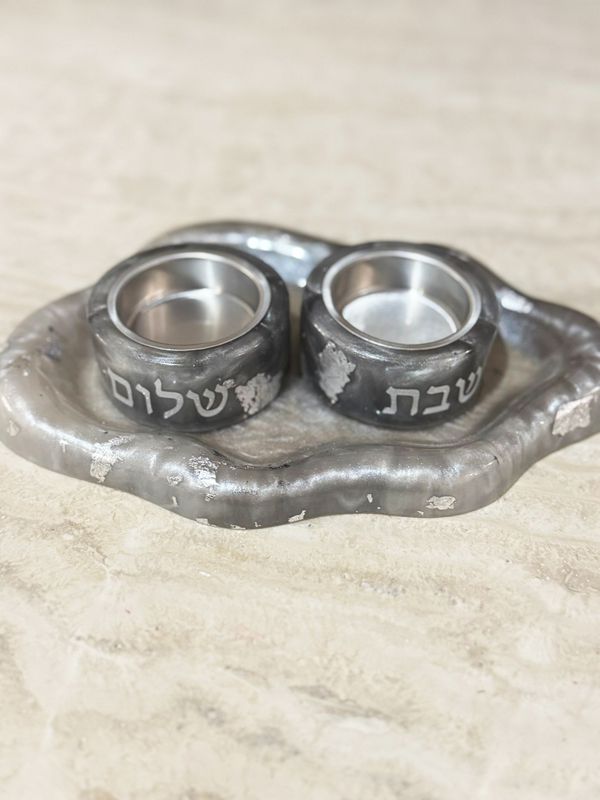 Bougeoirs en résine "GRIS"