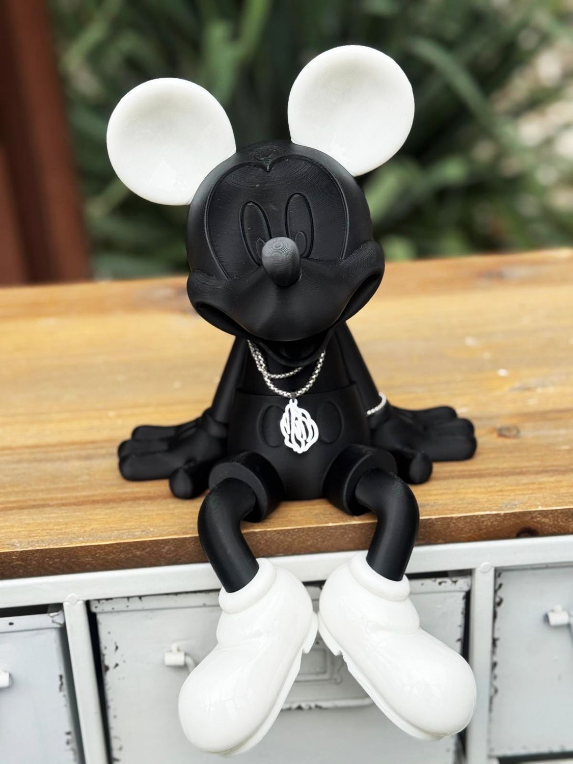 Mickey assis "NOIR/BLANC"