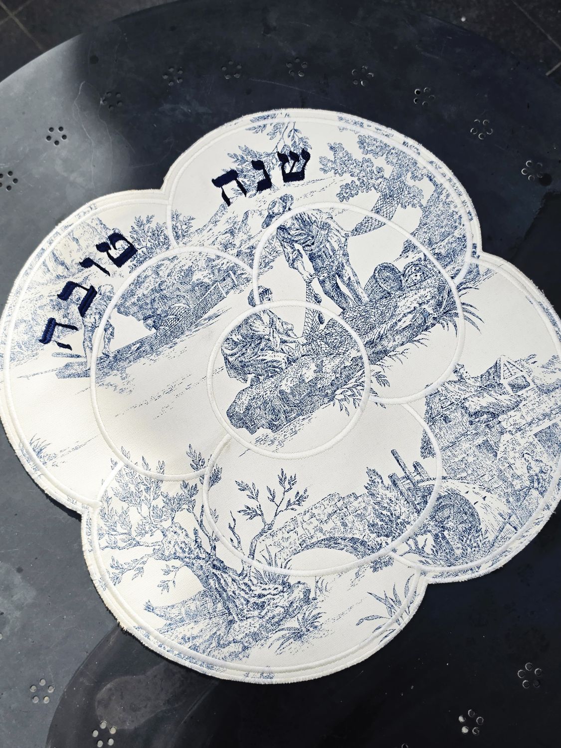 Couvre pain camélia "TOILE DE JOUY"