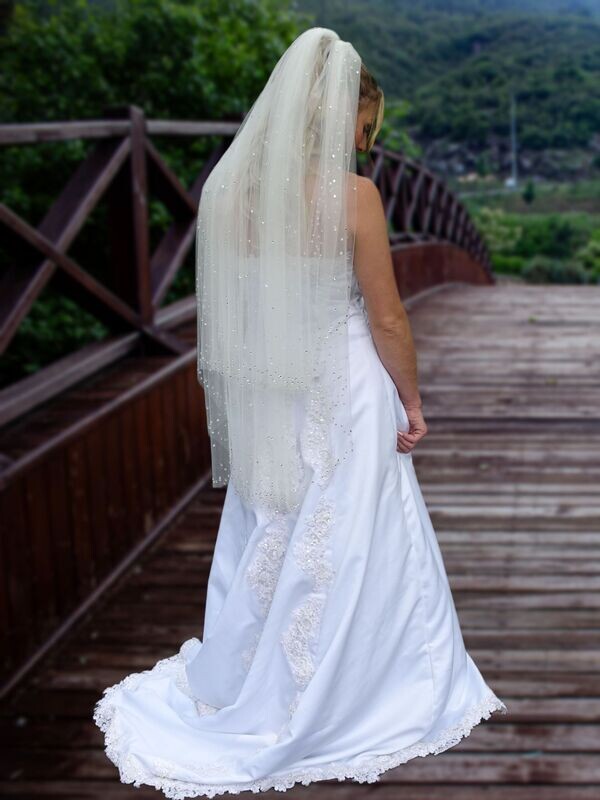 RATANA | Radiant 2-Layer Sparkling Wedding Veil with Crystals - Fingertip Length