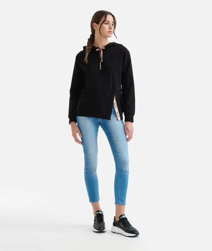 Alviero Martini 1A Classe (Donnavventura) Felpa in cotone unito stretch con motivo spacco Nera