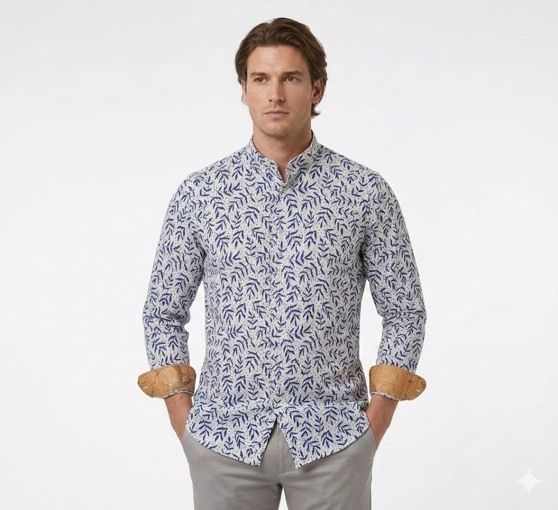 Alviero Martini 1A Classe Camicia slim fit in misto lino con colletto alla coreana Floreale Bianca/Blue Alviero Martini 1A Classe Camicia slim fit in misto lino con colletto alla coreana Floreale Bianca/Blue