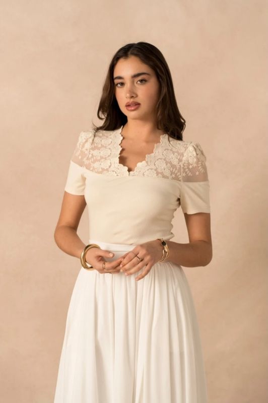 Lulumary Top in cotone con scollo V in pizzo Beige