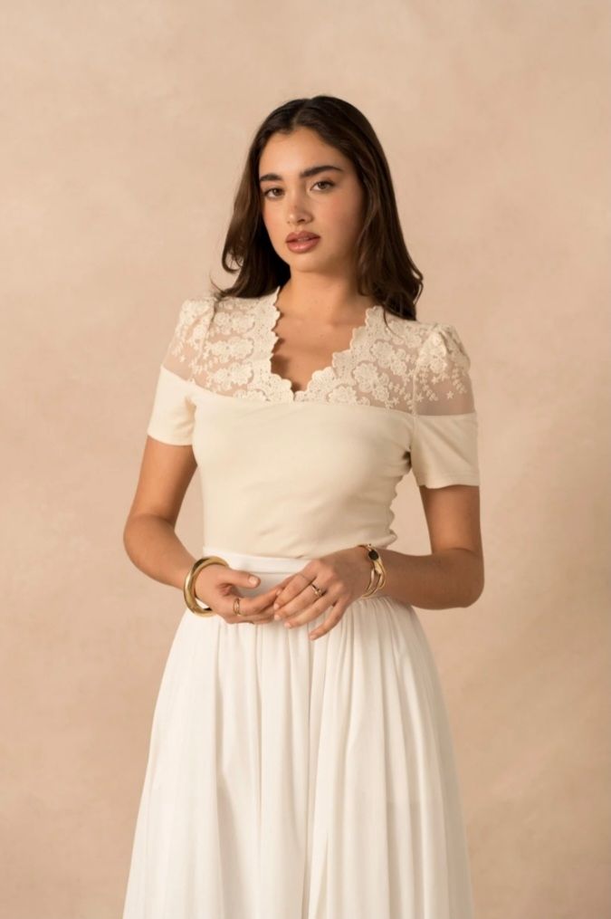 Lulumary Top in cotone con scollo V in pizzo Beige