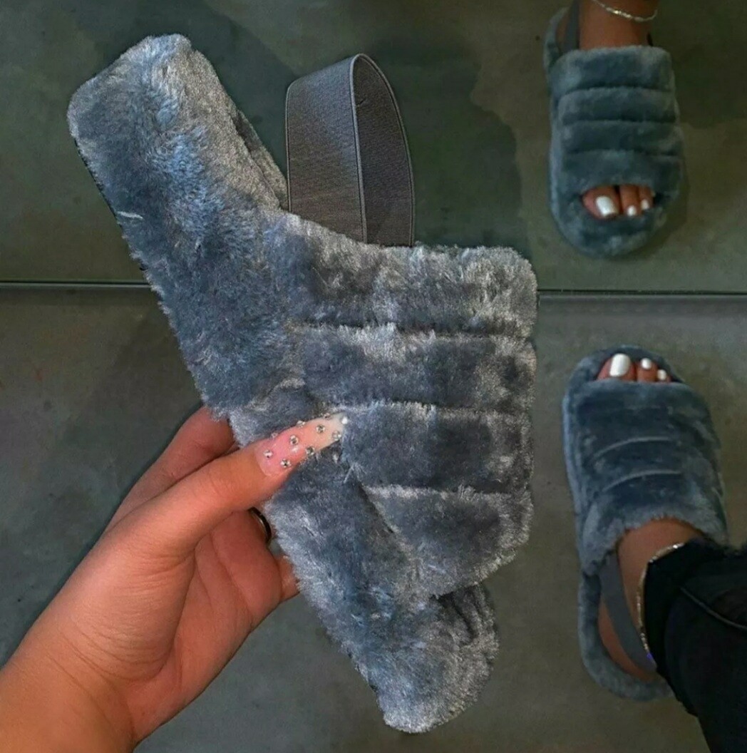 Fluffy slippers 