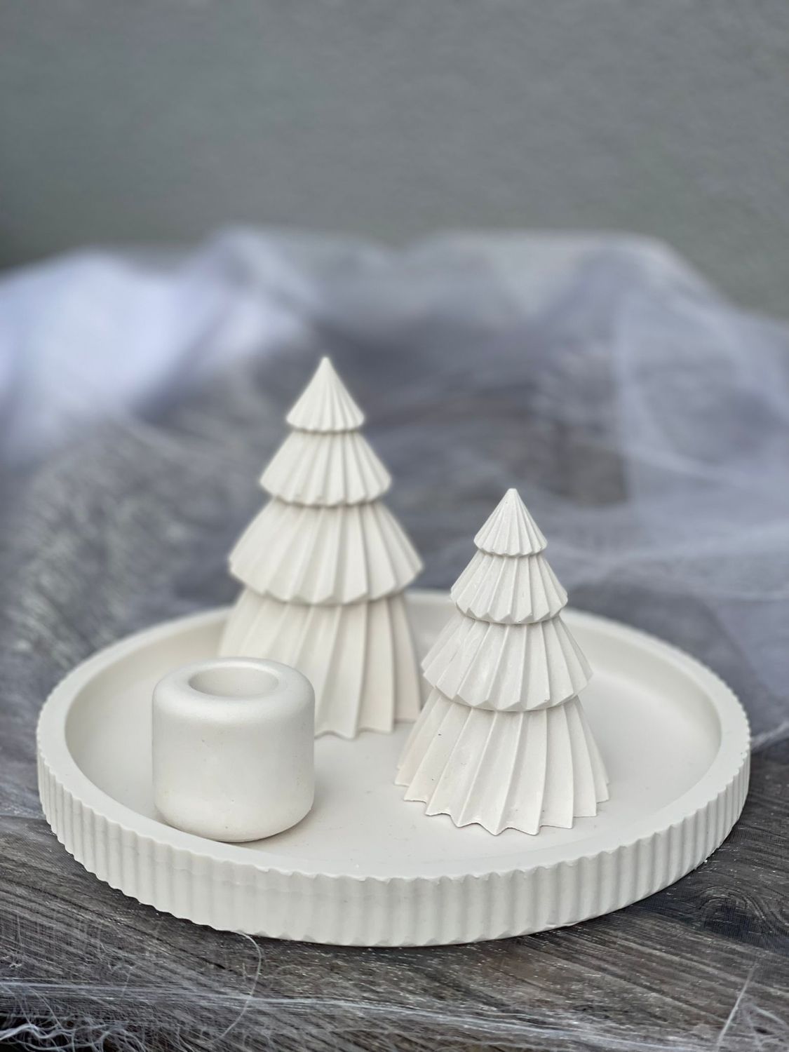 Set: Teller mit Bäumen und Stabkerzenhalter