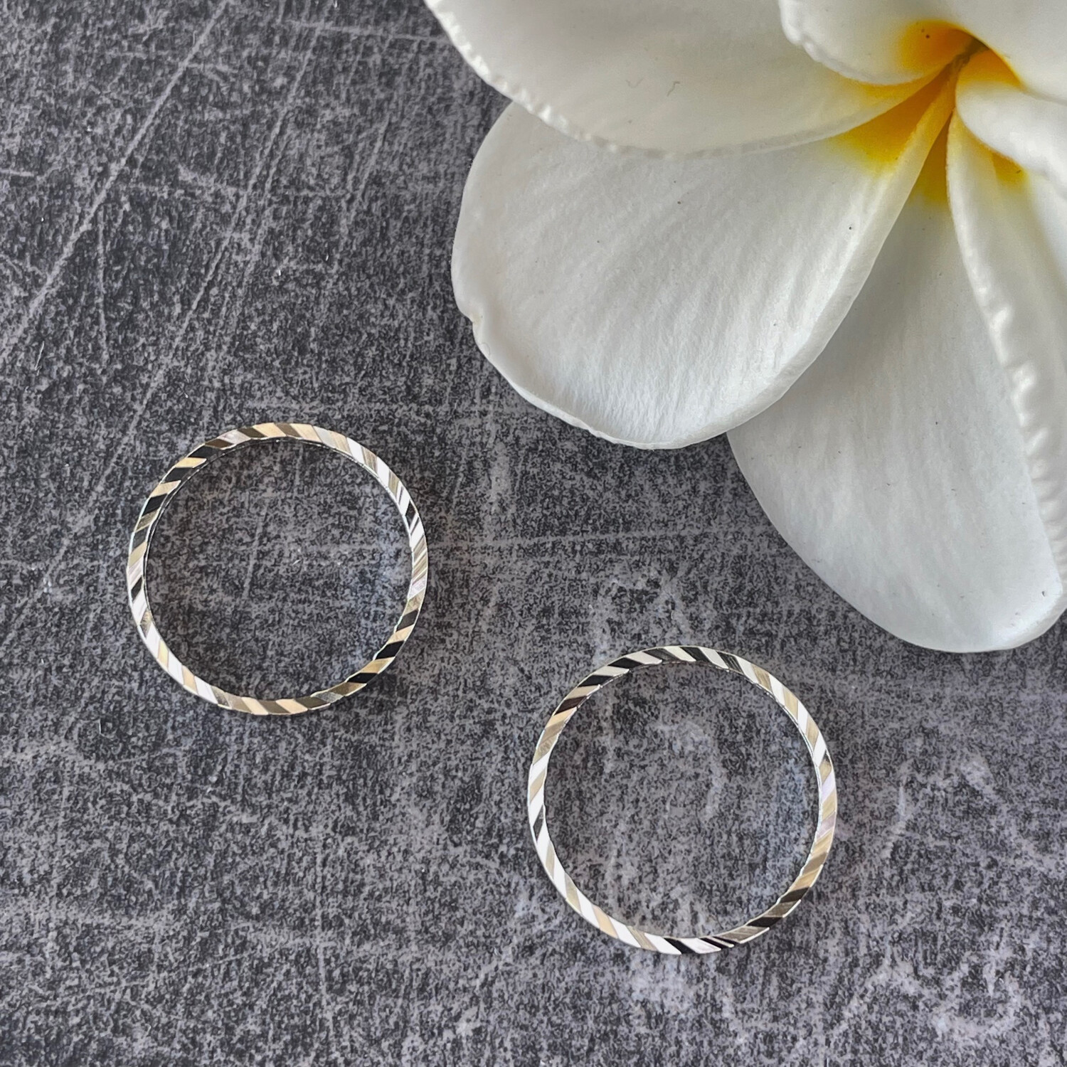 Silver-Plated Brass Component for Jewelry Making - 16mm single-sided diamond-cut round hoop, 1mm thick. Sold per package of 10 pieces.