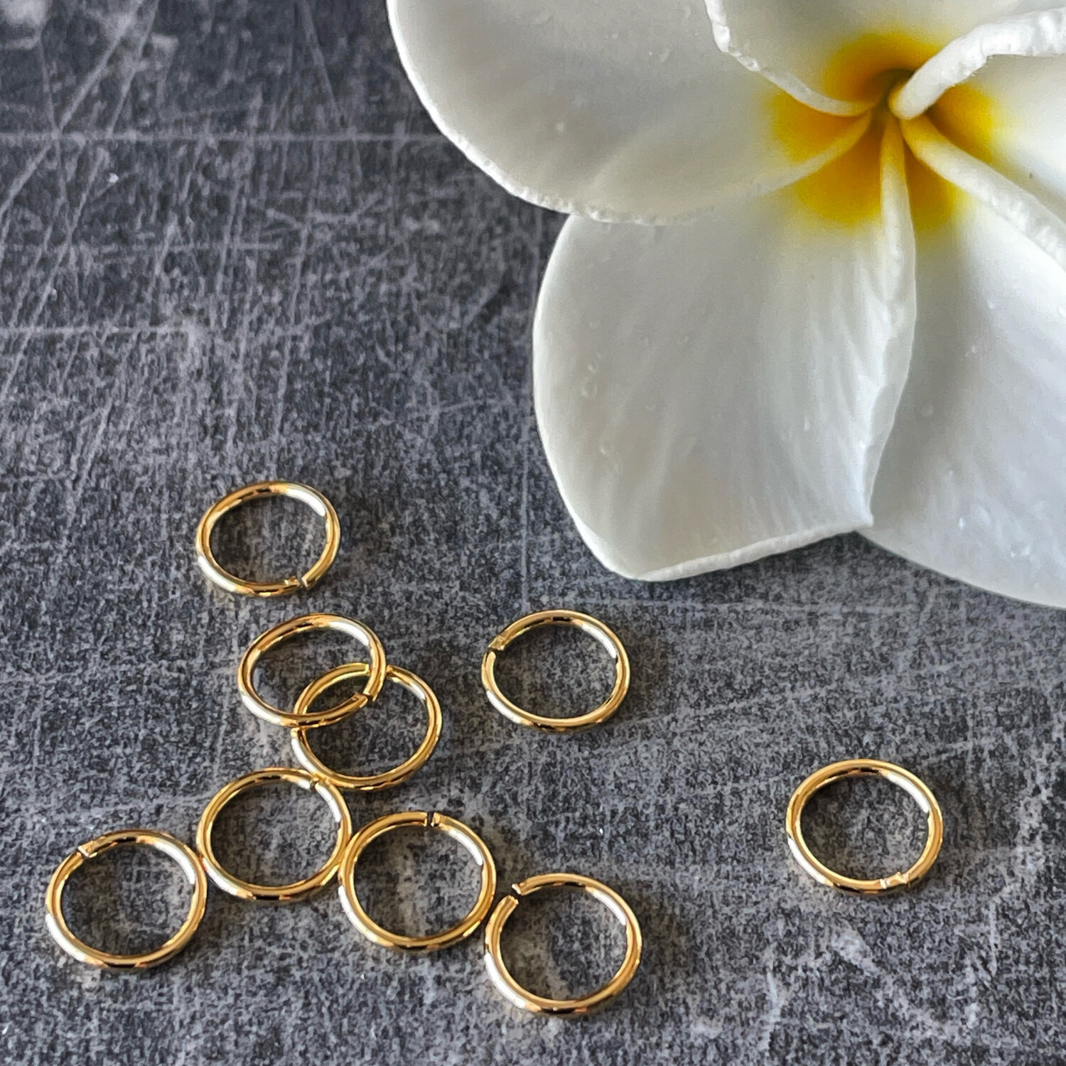 100 Jump Rings, 7mm, Gold-Plated Brass