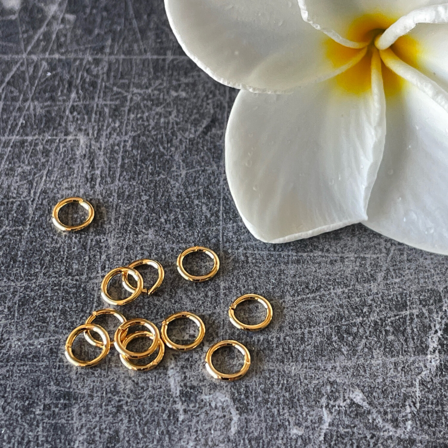 100 Jump Rings, 5mm, Gold-Plated Brass