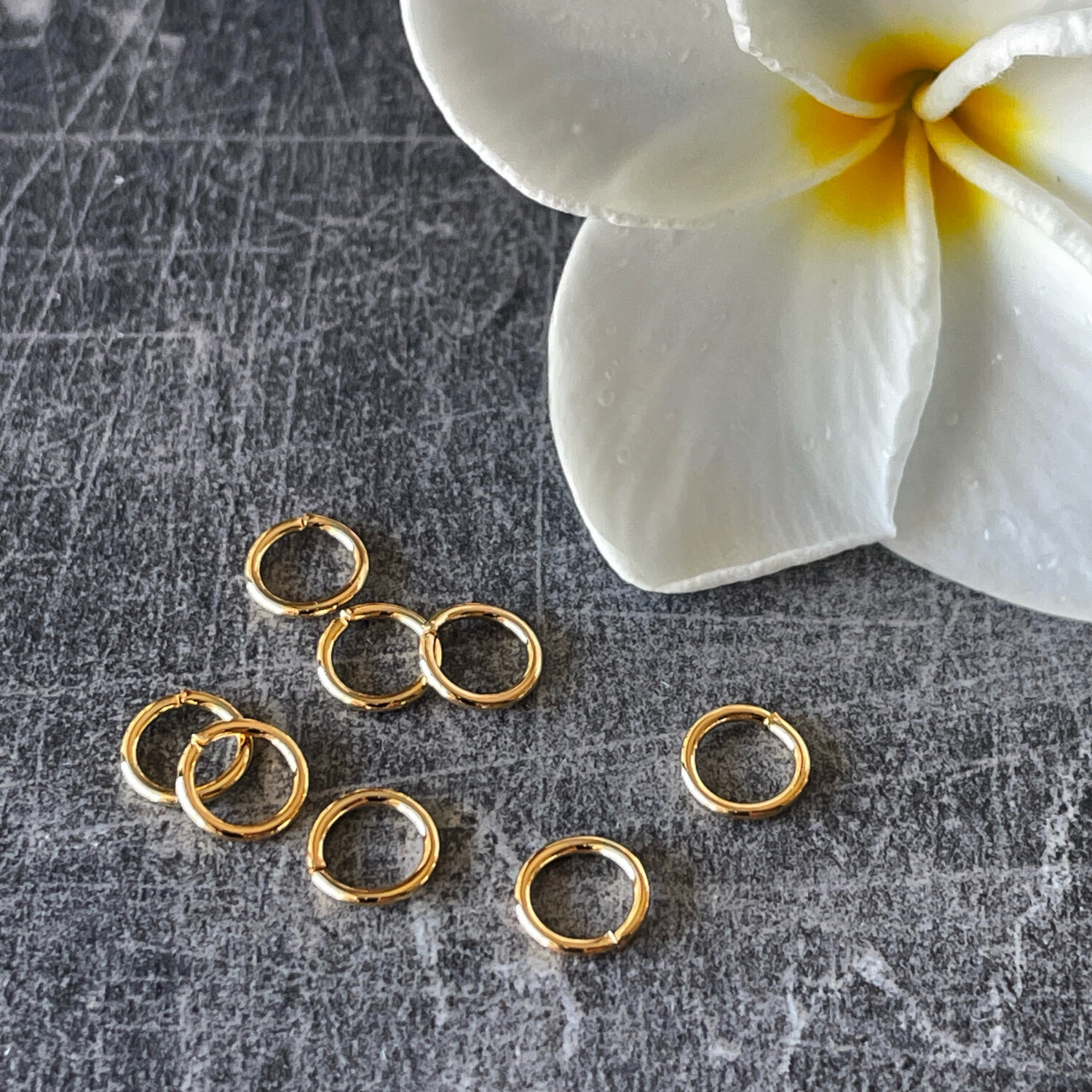 100 Jump Rings, 6mm, Gold-Plated Brass