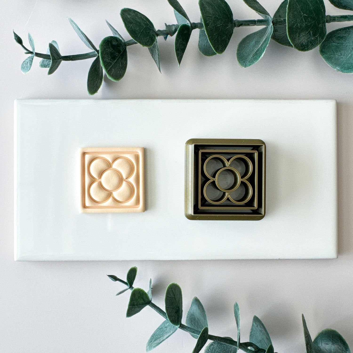 Barcelona Flower #01 / Polymer Cutters with Built-In Embossing Lines
