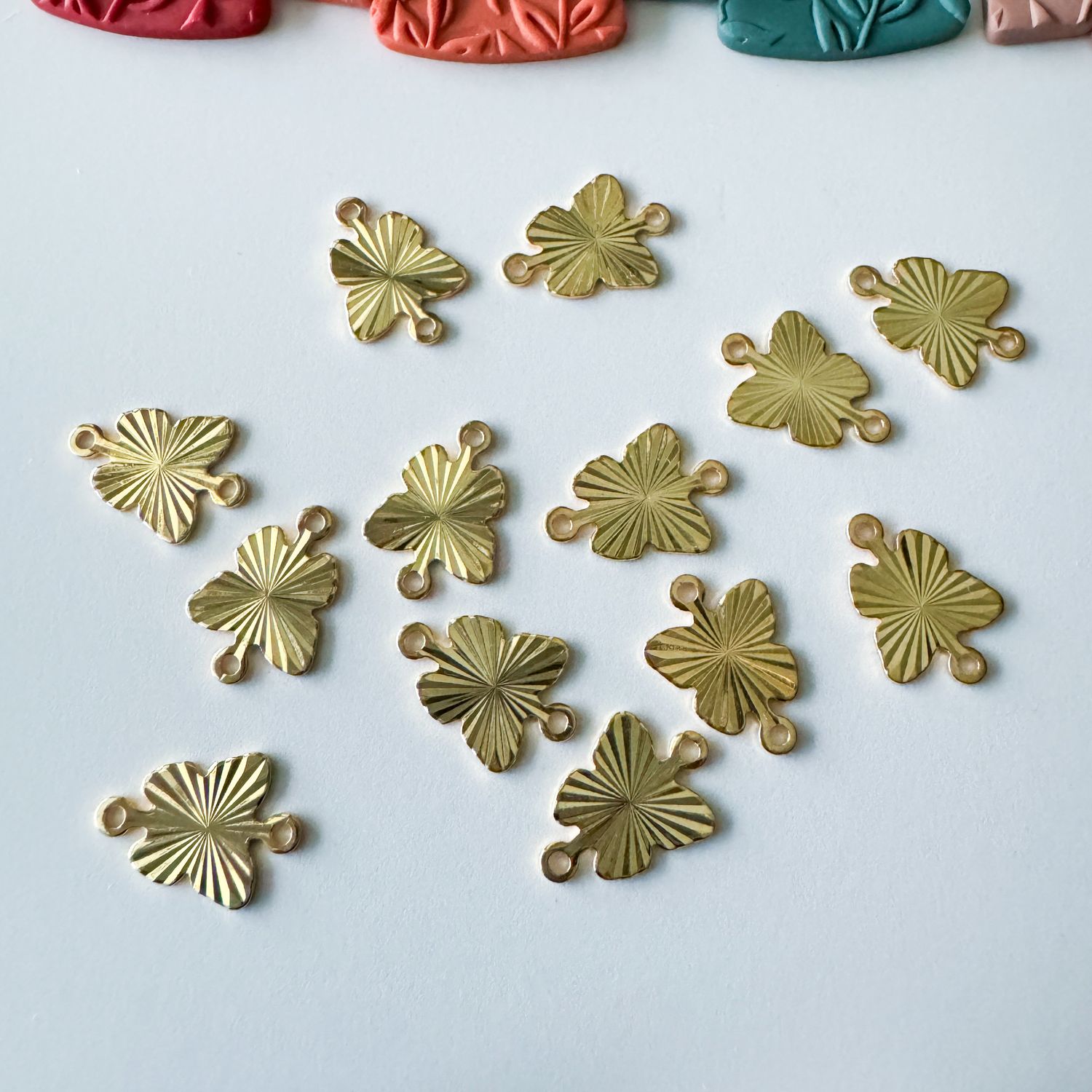Butterfly Link, Gold-plated Brass, 9mm. Sold per pkg of 20 pieces.