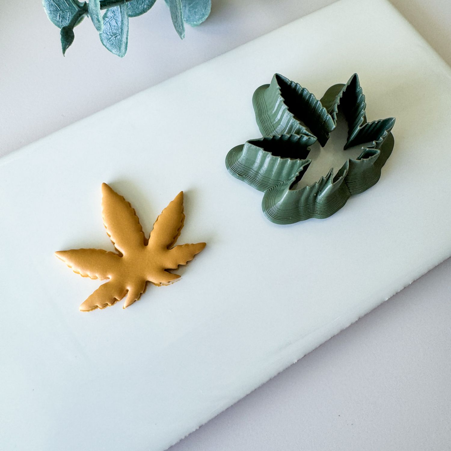 Cannabis Leaf Polymer Clay Cutter / Sharp Polymer Clay / Cookie Cutter