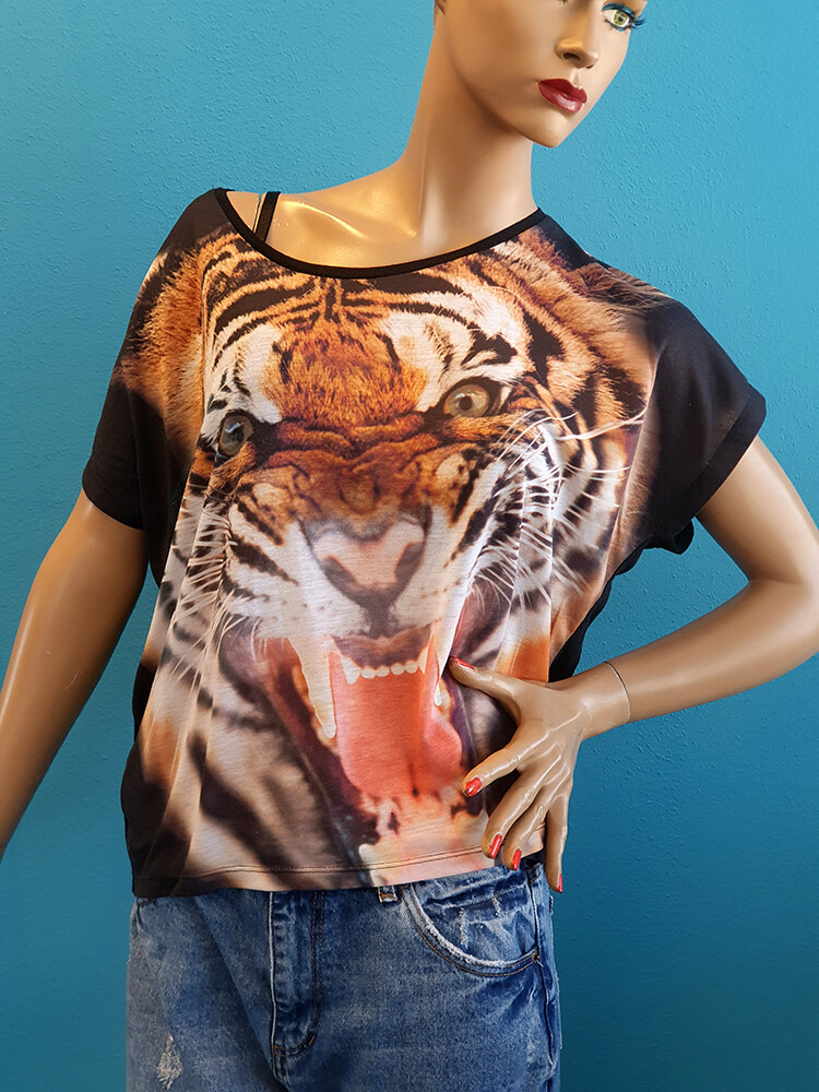 T-shirt met leeuw. Maat L