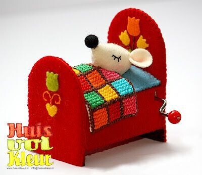 Muziekdoosje Muis in Bed      (Huisvolkleur)