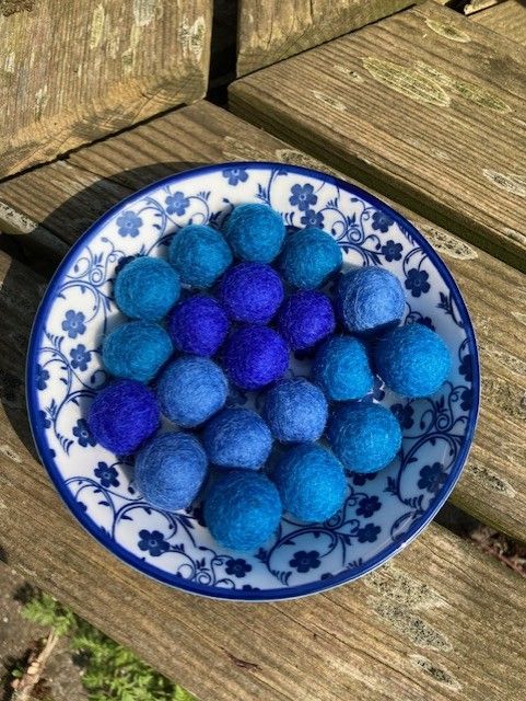 Viltkralen ( Wolballen)   Blauwtinten  ( 20 stuks)
