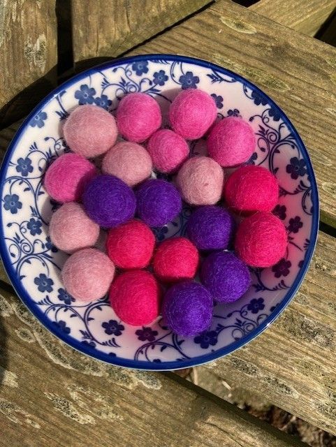 Viltkralen ( Wolballen) Roze-Paars tinten ( 20 stuks)