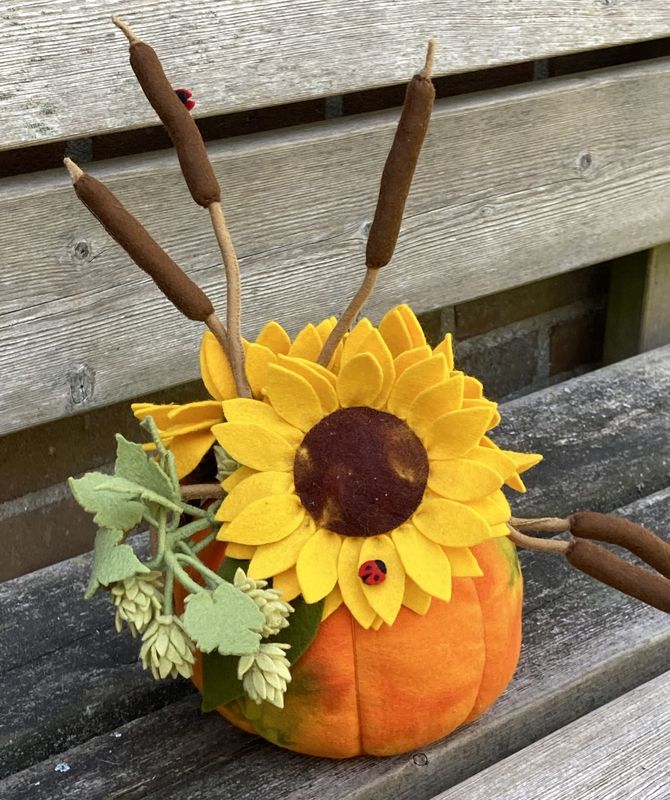 Patroonblad Zonnebloemstuk met hop en rietpluimen