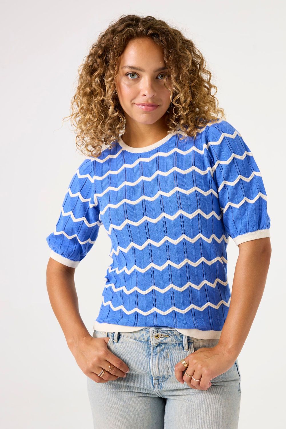 blauer Pullover