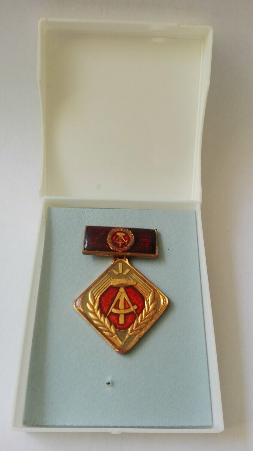 DDR Auszeichnung Aktivist der sozialistischen Arbeit im Etui