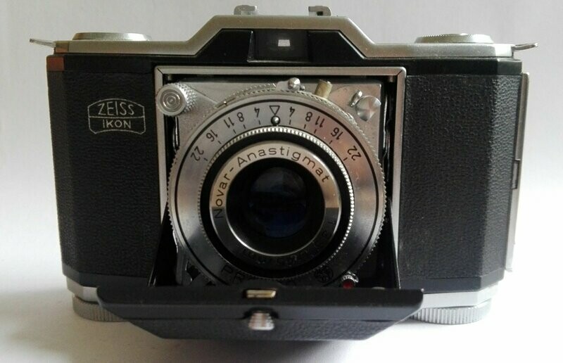 ZEISS IKON CONTINA Analogkamera mit Novar-Anastigmat 1:3,5 f=45mm ZEISS IKON CONTINA Analogkamera mit Novar-Anastigmat 1:3,5 f=45mm