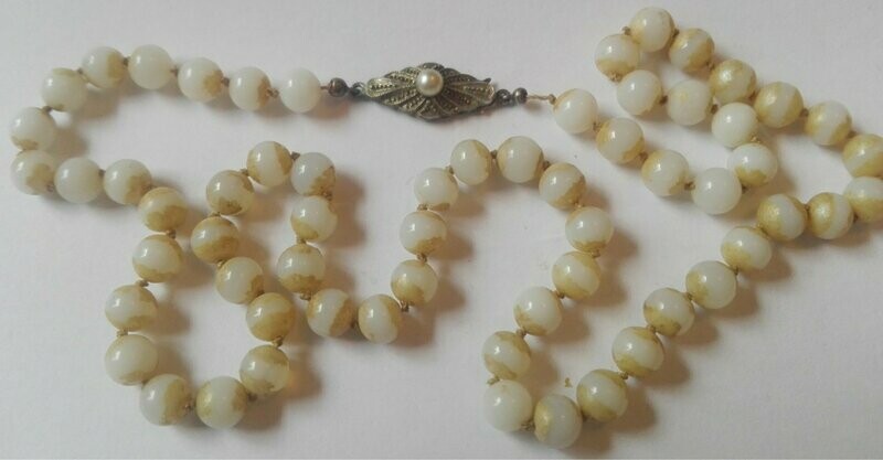 Kette mit Steinen und 835er Jugendstil-Verschluss Kette mit Steinen und 835er Jugendstil-Verschluss